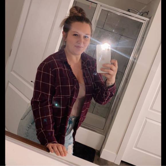 Meet your Posher, Caity - Picture 1 of 1